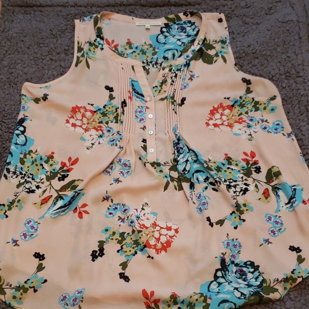 Daniel Rainn sleeveless blouse